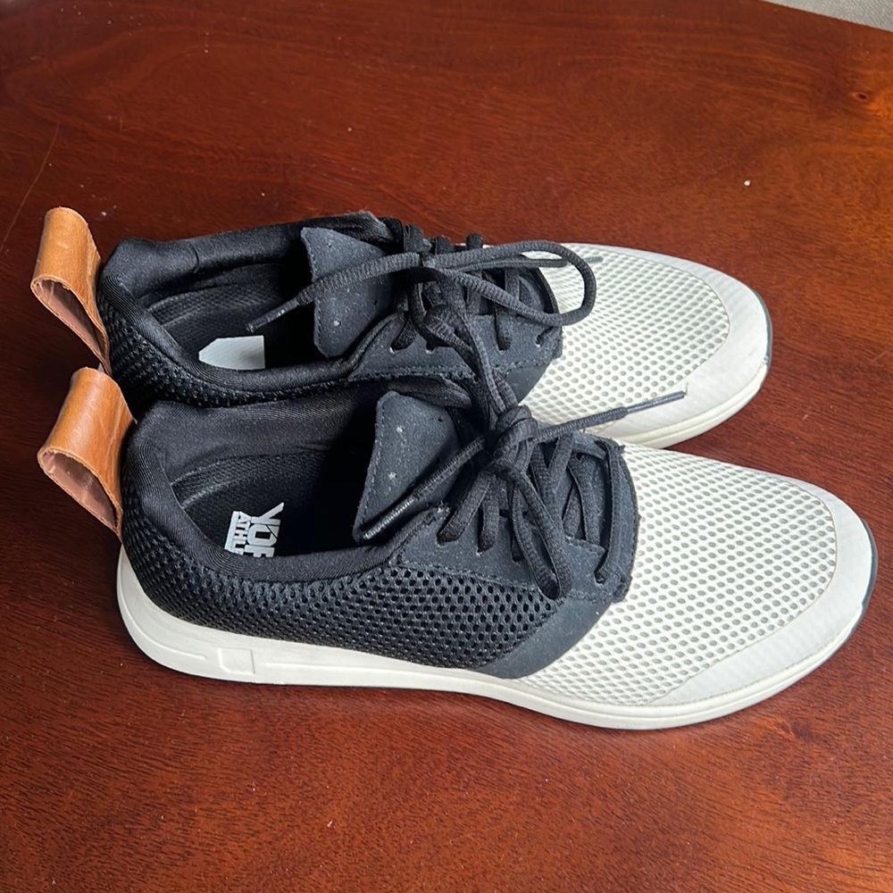 York athletics Henry shoe colorblock like new size 8